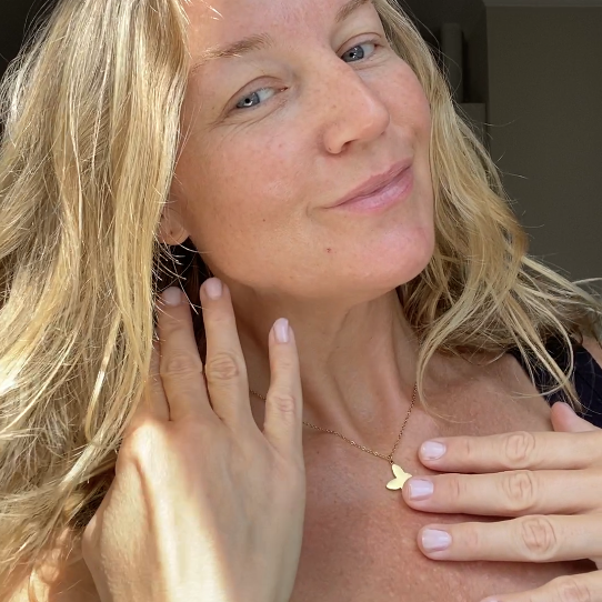 Christina neck & chest selfie 2